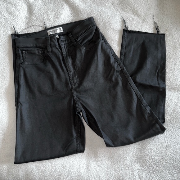 Abercrombie Curve Love Ankle Straight Ultra High Rise in Black - Picture 1 of 6